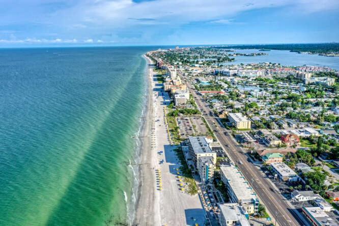 Sunset Beach Suites St. Pete Beach Eksteriør bilde