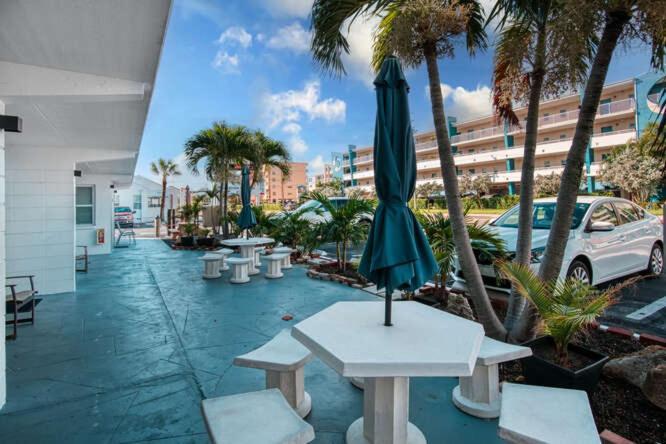 Sunset Beach Suites St. Pete Beach Eksteriør bilde