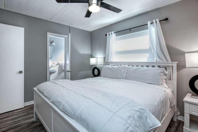 Sunset Beach Suites St. Pete Beach Eksteriør bilde