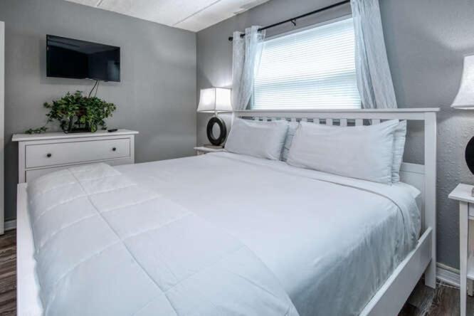 Sunset Beach Suites St. Pete Beach Eksteriør bilde