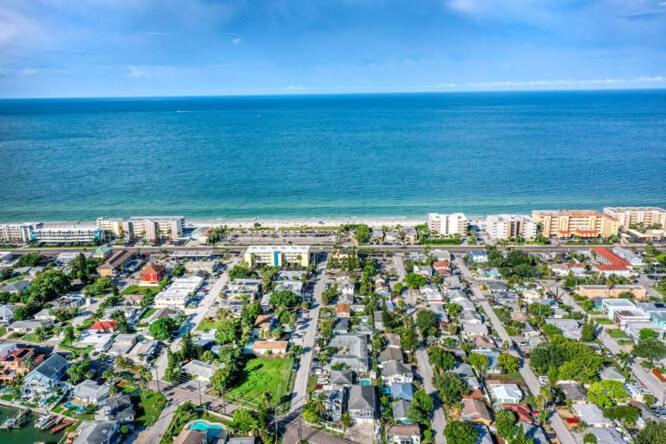 Sunset Beach Suites St. Pete Beach Eksteriør bilde